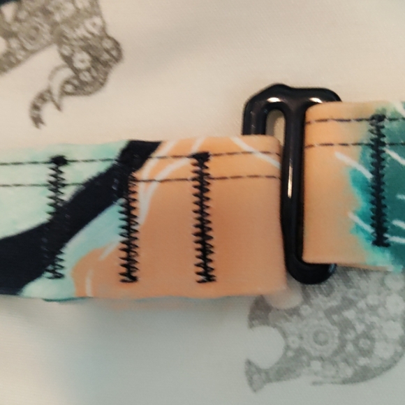 Roxy bikini top only large great condition!LARGE - Picture 7 of 7